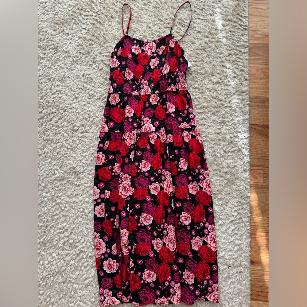 Sundress with adjustable straps and pockets